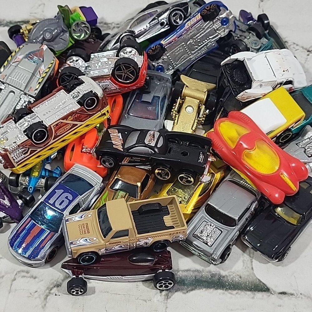 Hot Wheels Lot Of 33 Race Cars Hot Rods Trucks Die-Cast Vehicles Rolling Figures